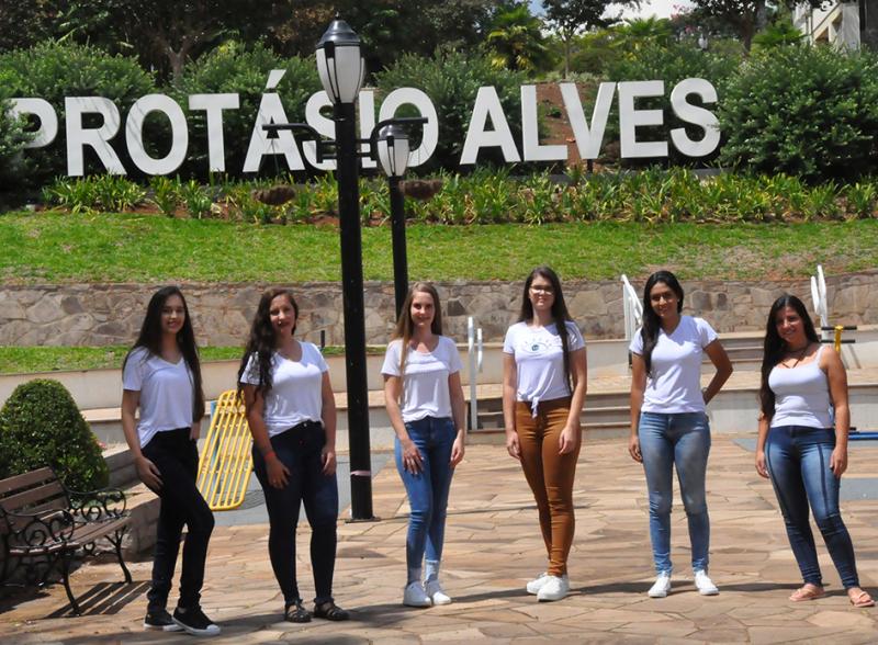 Candidatas no Parque da Imigração 